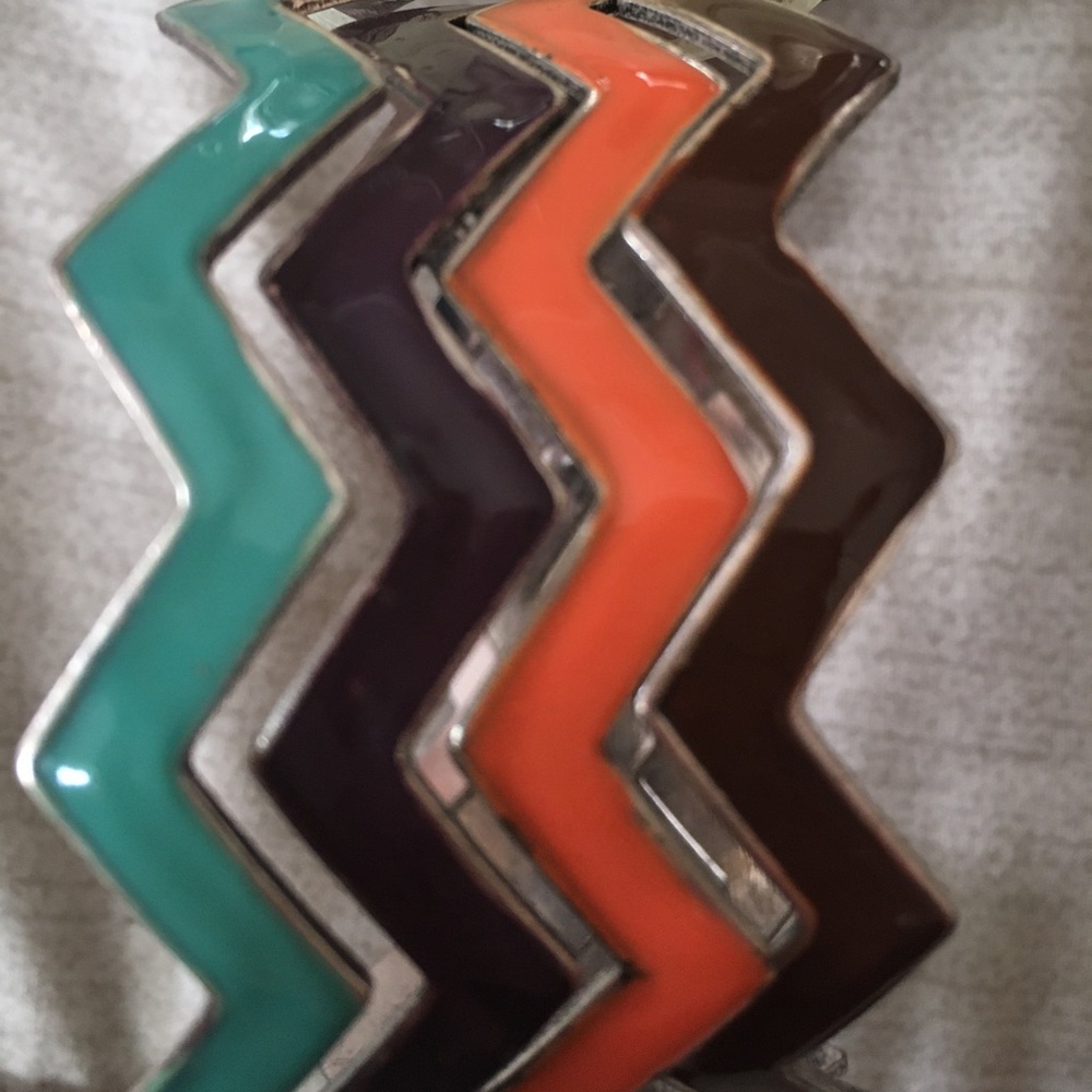 Set Of 4 Metal Zig-Zag Stackable Chevron Bangle Bracelets From Mudd Brand New
